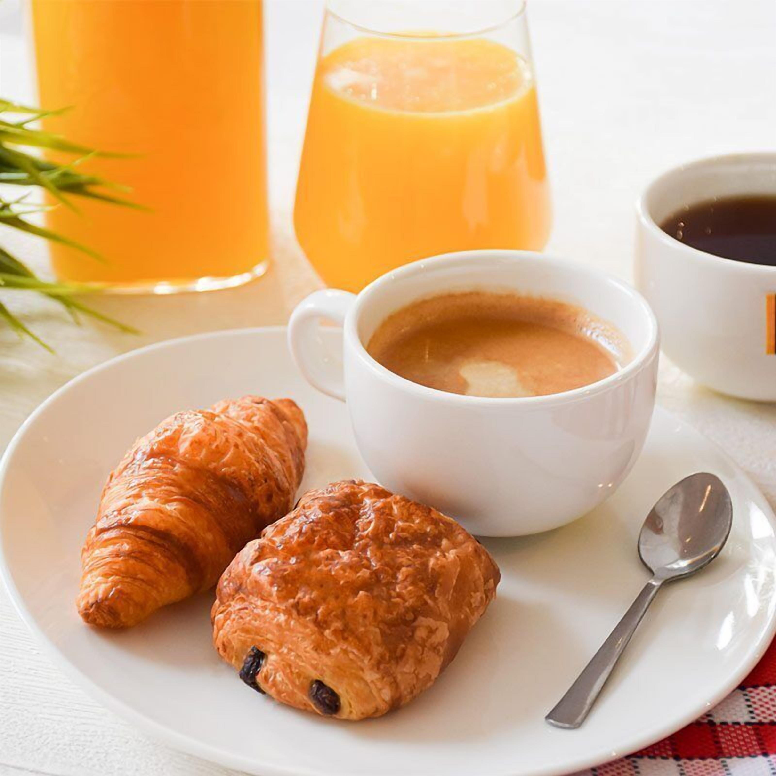 Daily continental breakfast (CHF 20 per person)