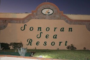 Property grounds - Beach Front Paradise with Privacy and THE Views - Sonoran Sea Resort / CondoW903 (Puerto Peñasco)