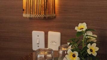 Quarto casal premium, vista para o mar | Frigobar, cofres nos quartos, Wi-Fi de cortesia, roupa de cama