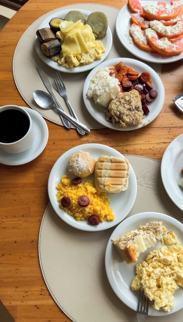 Café da manhã com buffet grátis todos os dias