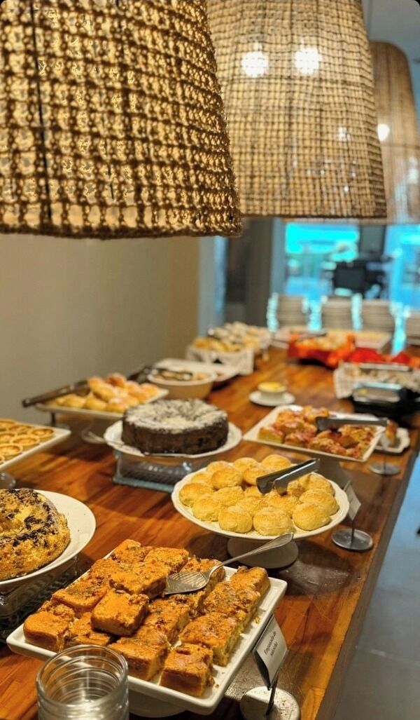 Café da manhã com buffet grátis todos os dias