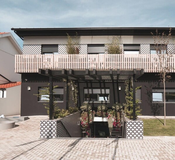 المنشأة من الخارج