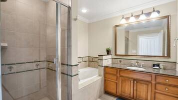 Sèche-cheveux, serviettes fournies