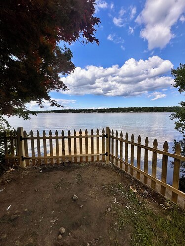 Renovated Water front home near the highway. Access to Lake&beach available