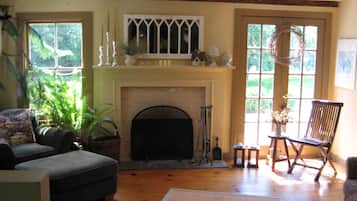 Traditional Twin Room | Living area