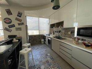 Apartment, 2 Bedrooms, Accessible, Smoking | Interior
