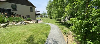 Hidden Charm Suites - Grateful Suite Lake Retreat