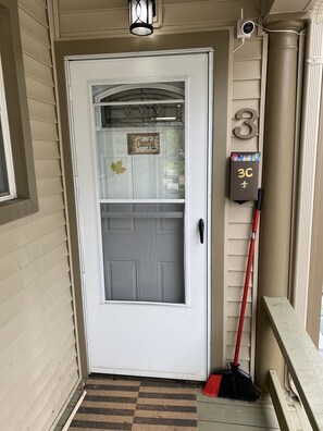 Exterior detail - Hidden Charm Suites - Cheerful Suite, Downtown Retreat (Davison)