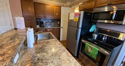 Cheerful Suite, Downtown Retreat