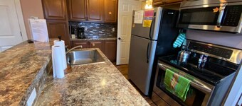 Cheerful Suite, Downtown Retreat