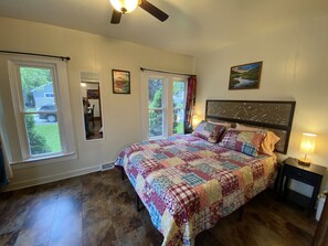 2 bedrooms, desk, iron/ironing board, free WiFi