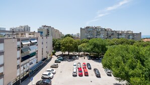 A parking lot with multiple cars, surrounded by buildings and trees. - Modern apartment Marija with the balcony and the sea view (Split)