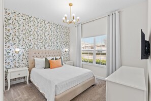 5 bedrooms, iron/ironing board, travel cot, free WiFi - Embark on a Magical Family Getaway:Themed bd, PV Pool, PS5, Air Hockey, Resort (Kissimmee)