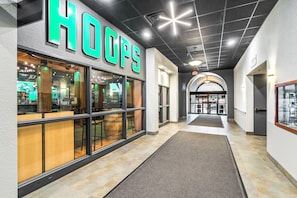 Lobby - Aurora Black | The Brix | Pool in Canal Park! (Duluth)