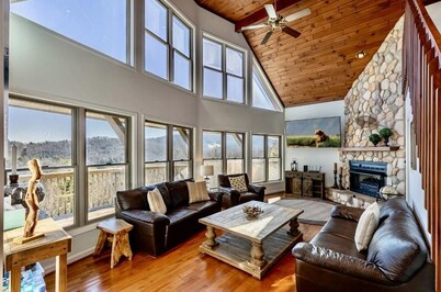 Bon Voyage with breathtaking Mountains View