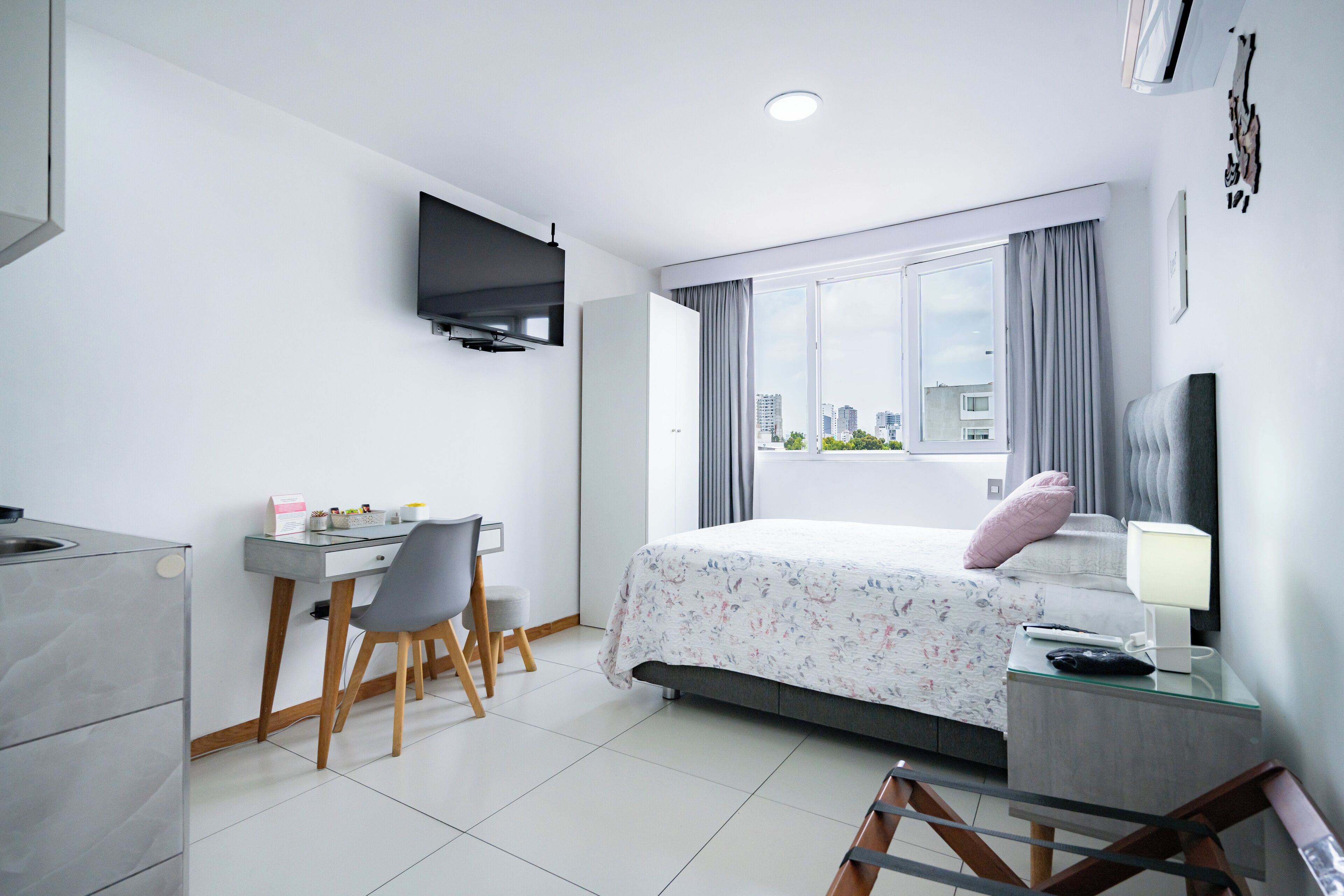 1 dormitorio, escritorio, tabla de planchar con plancha y wifi gratis