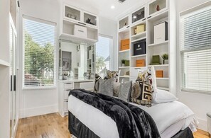 5 habitaciones, escritorio, tabla de planchar con plancha y wifi gratis 