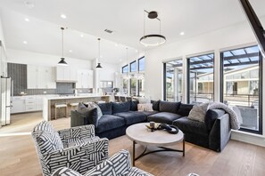 Smart TV, fireplace - Brand New Juniper Lookout at PK *5bed/4.5bath (Graford)