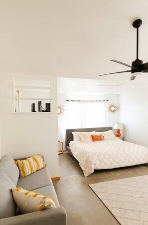 3 Schlafzimmer, Schreibtisch, Bügeleisen/Bügelbrett, Reisekinderbett