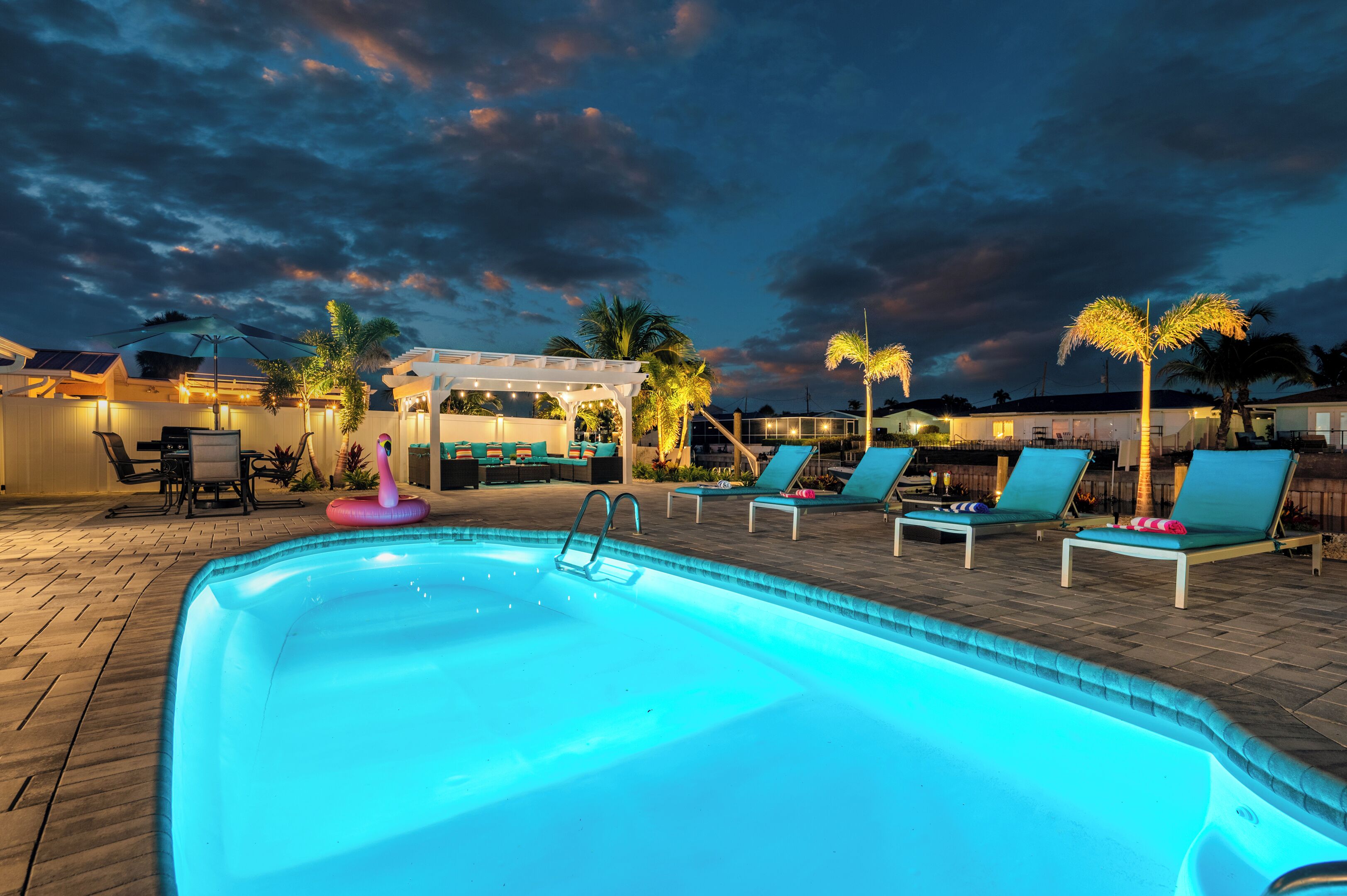 Alberca al aire libre y alberca climatizada