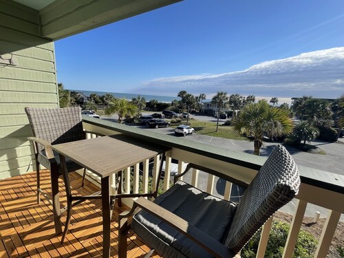 Oceanfront 1 BR Condo with Pier and Pool