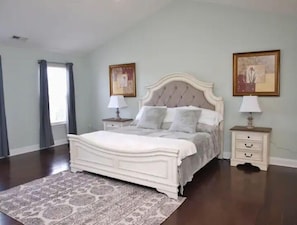 3 Schlafzimmer, Schreibtisch, Bügeleisen/Bügelbrett, Reisekinderbett