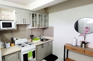 Refrigerador con freezer, microondas, horno, tostadora