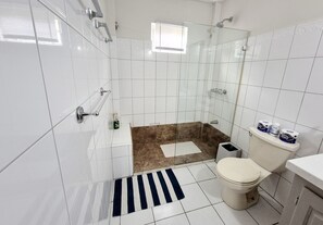 Deluxe Apartment, 2 Bedrooms | Bathroom | Free toiletries, hair dryer, towels, toilet paper - Silver View Apartments (St. George's)