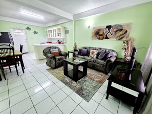 Deluxe Apartment, 2 Bedrooms | Living area