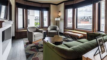 1 bedroom, premium bedding, down comforters, pillowtop beds