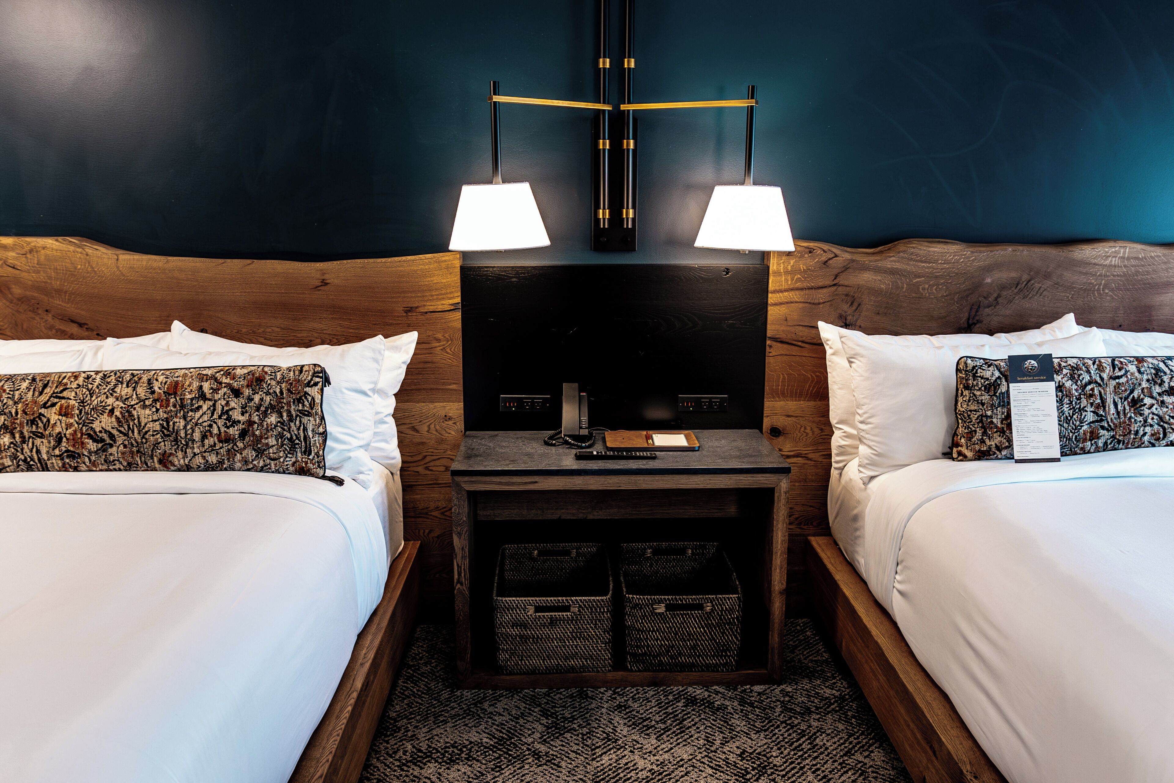 Timeless 2 Queens | Ropa de cama de alta calidad, edredón, camas con pillow-top y minibar 