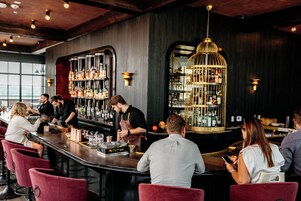 3 bars/lounges, lobby lounge, rooftop bar