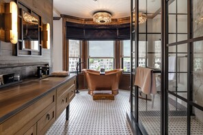 Timeless Terrace Suite | Bathroom | Hair dryer, bathrobes, slippers, towels - Hotel Renegade (Boise)