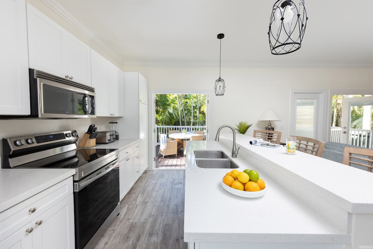 Private kitchen | Coffee/tea maker, fridge, microwave, oven