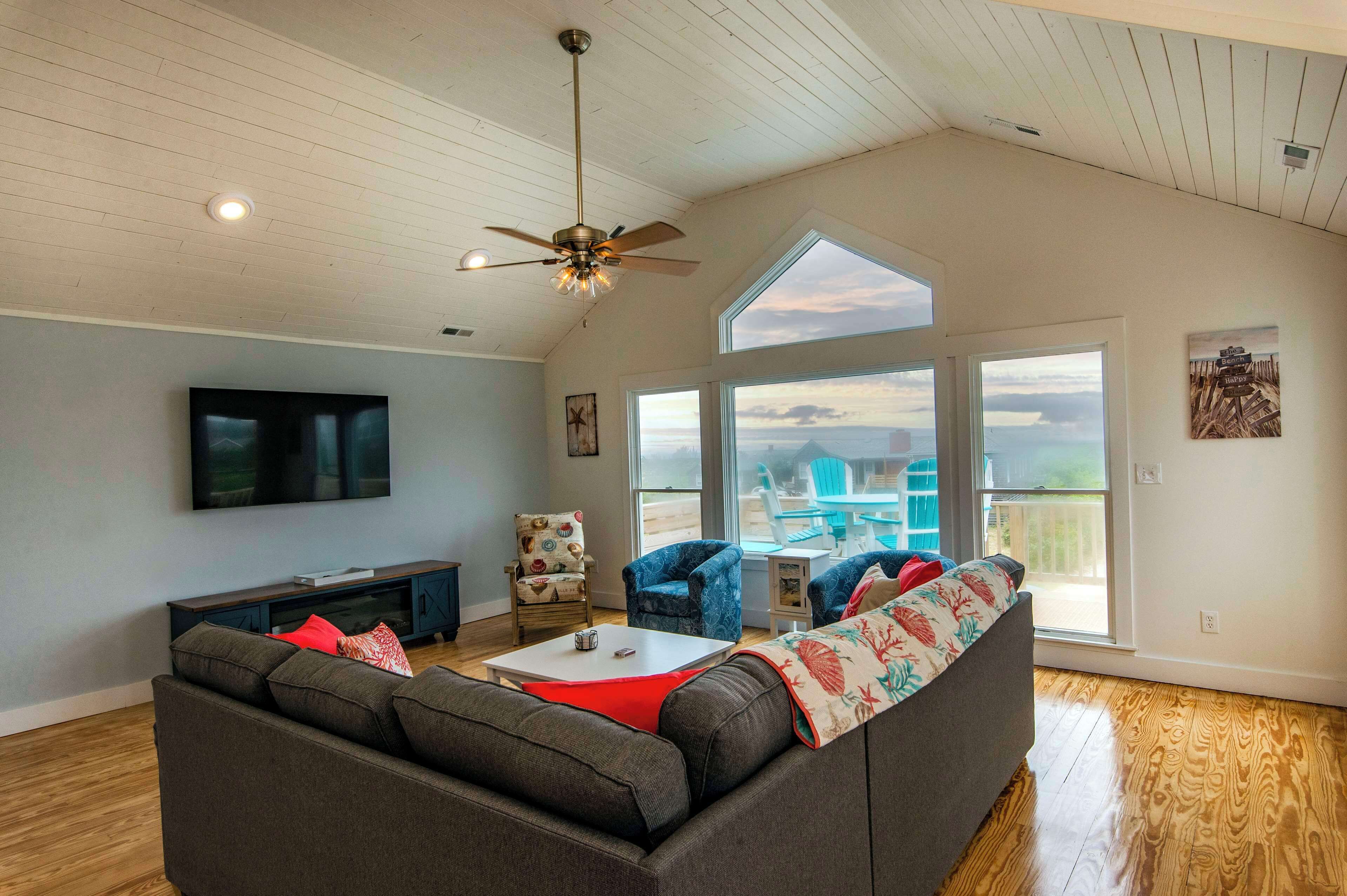 Ropa de cama hipoalergénica y caja de seguridad en la habitación 