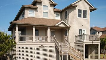 House, 4 Bedrooms (Evans) | 3 bedrooms, hypo-allergenic bedding, in-room safe
