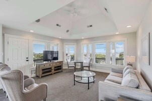 House, 3 Bedrooms (Swan) | Hypo-allergenic bedding, in-room safe, individually decorated