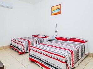 Comfort Double Room, Courtyard View | Free WiFi - Hotel y Restaurante 7 Mares  (Champerico)