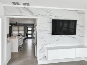 4 habitaciones, escritorio, tabla de planchar con plancha y wifi gratis