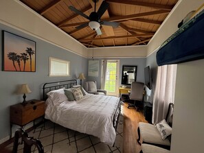 3 chambres, bureau, fer et planche à repasser, lit parapluie