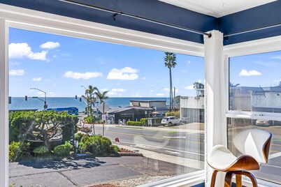 Tamarack Beach Bungalow-300 yards to the beach-Enjoy the Village of Carlsbad