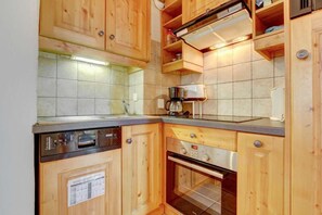 Kjøleskap, mikrobølgeovn, ovn og oppvaskmaskin