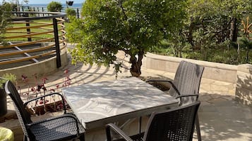 Chalet, 2 Bedrooms, Smoking, Balcony | Teres/patio