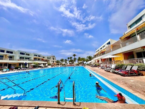 Chalet, 2 chambres, fumeurs, balcon | Piscine