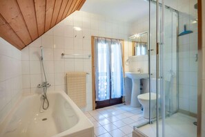 Shower, hair dryer - Resort center, 2nd floor, view exceptional, balcony, parking, tv, 69m², Morzine (Morzine)