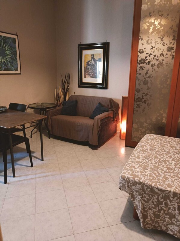 Living area - GABRIELLAS HOME - THE NAPLES YOU'VE BEEN LOOKING FOR. (Napoli)
