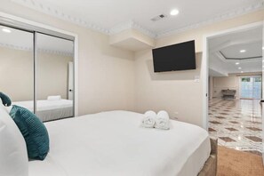 2 bedrooms, desk, iron/ironing board, free WiFi