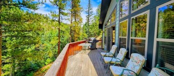 Bright & Spacious Cabin 1-mi from Idaho Springs, on 5 acres + Mountain Views!
