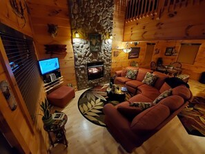 Televisión y chimenea 