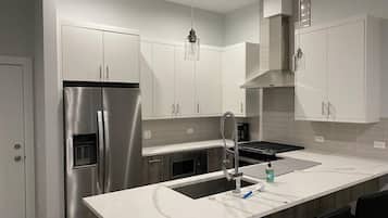 Cookware/dishes/utensils